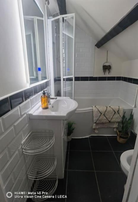 Brynglas Cottage With Hot Tub, Anglesey. Llanfachraeth Exterior foto